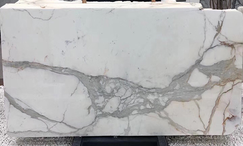 Calacatta slabs 1 .jpg